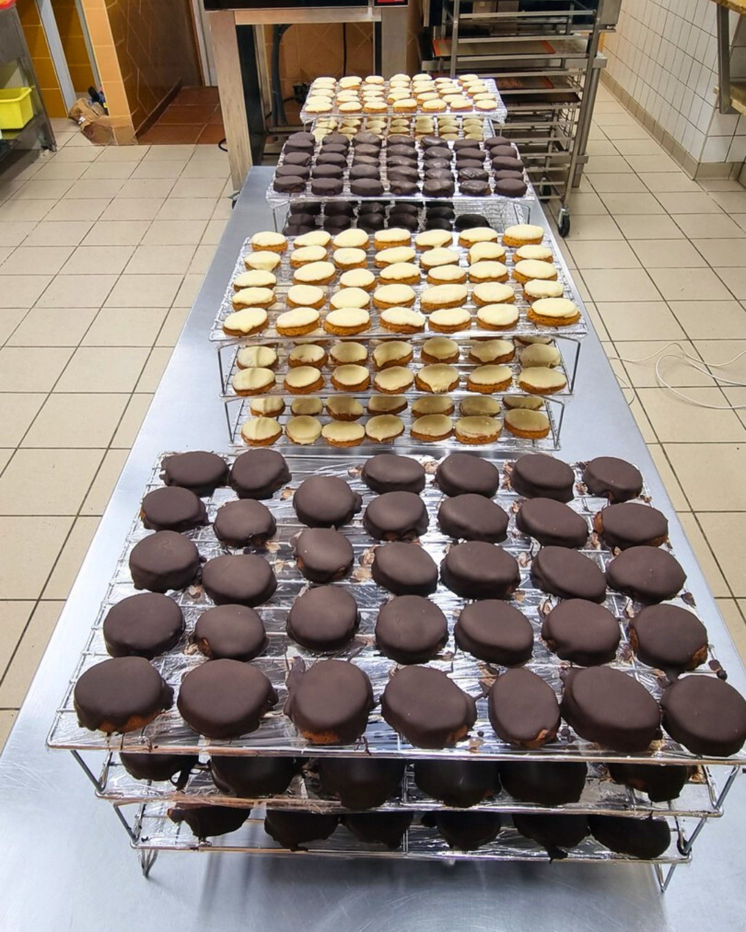 Coffret de Pâques – 24 Canistrelli chocolat noir & blanc (Duo biancu è neru)
